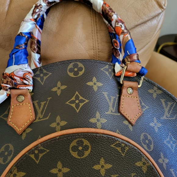 Louis Vuitton Monogram Elipse PM Handbag - Picture 6 of 16